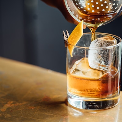 Artisanal cocktail preparation